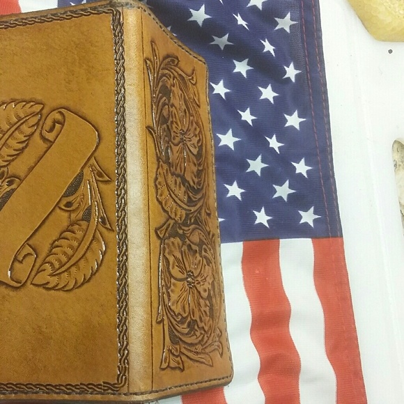 Hand Carved Leather Sheridan Roper Wallet - Picture 3 of 4